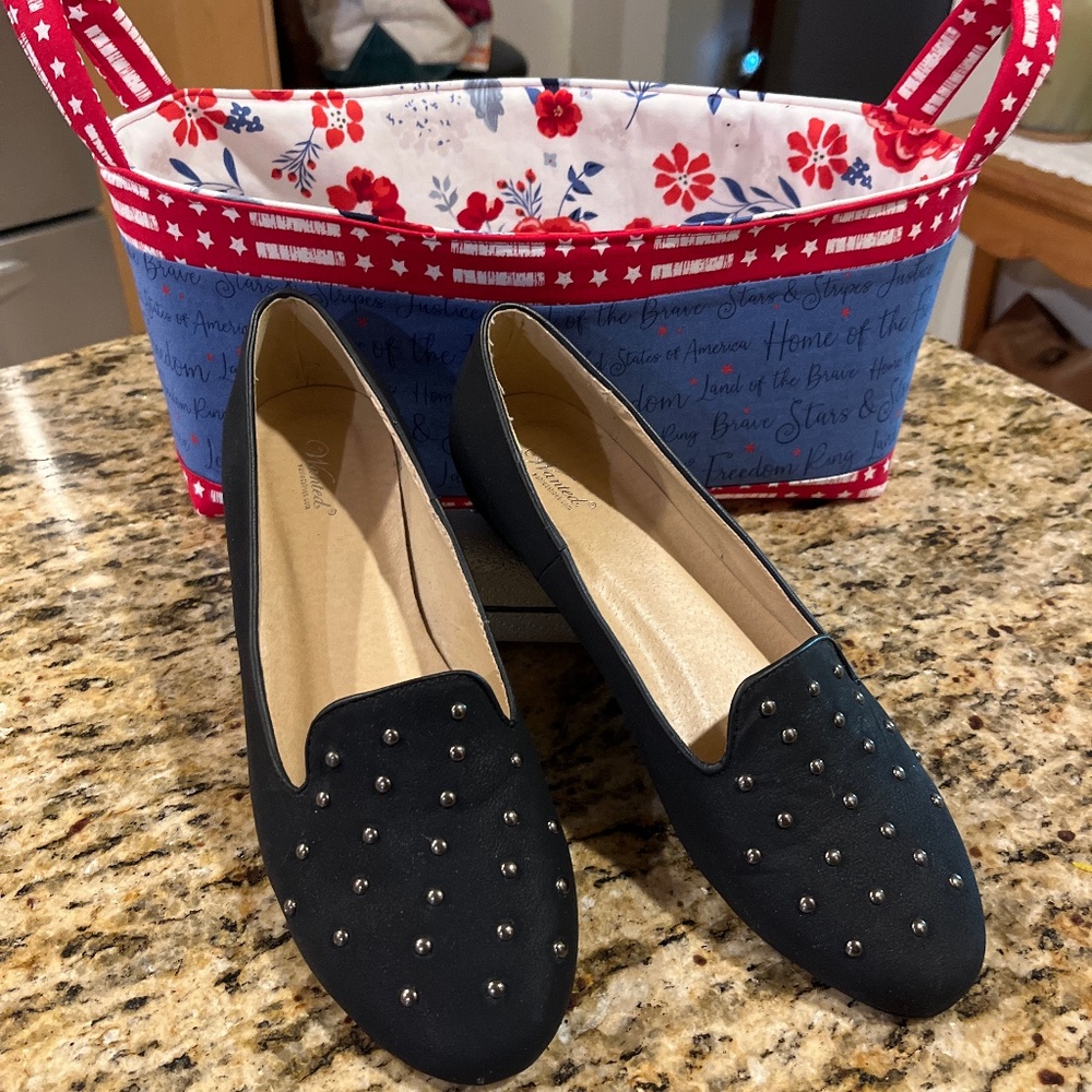 Wanted black flats